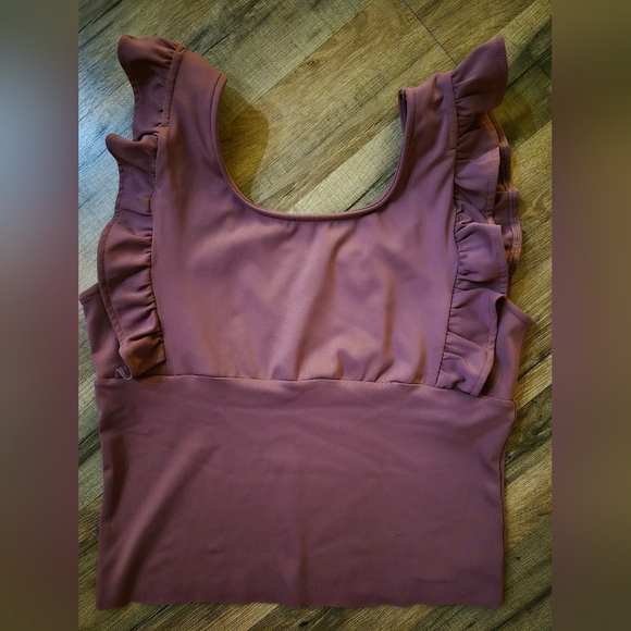 Mauve Ruffled SpandexTop. - Picture 1 of 9